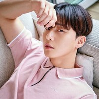 Peran Park Seo Joon dalam drama yang juga dibintangi Kim Ji Won tersebut memang membuatnya makin digilai para wanita. Seo Joon sendiri sudah terjun ke dunia hiburan sejak tahun 2011. Ia pertama kali muncul di video klip Bang Yong Guk bertajuk I Remember sebelum main drama Dream High 2 di 2012. Foto: Instagram