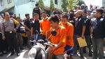 Amarah Kerabat Saat Rekonstruksi Kartel Narkoba Bakar Sekeluarga