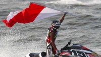 4. Dari cabang jetski, Aqsa Sutan Aswar meraih satu medali emas dan satu perunggu. Ia pun berhak mengantongi bonus sebesar Rp1,750 miliar. REUTERS/Athit Perawongmetha.