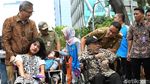 Anies Resmikan Jalur Khusus Disabilitas di Halte TransJ Bank Indonesia
