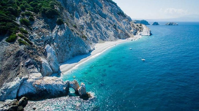 Curi Batu di Pantai Ini, Dendanya Rp 17 Juta!