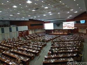 Singgung Rupiah Keok Lawan Dolar AS, DPR Minta Pemerintah Jujur