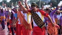 Tari Gemu Famire yang dilaksanakan di Plaza Mabes Cilangkap itu diikuti 14.300 peserta. Istimewa/Puspen TNI.