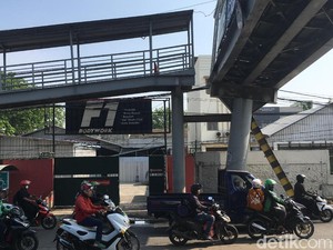 JPO Depan Samsat Daan Mogot yang Nyaris Roboh Belum Bisa Dipakai
