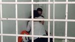 Momen Mesra Dhawiya dan Muhammad di Balik Jeruji Besi