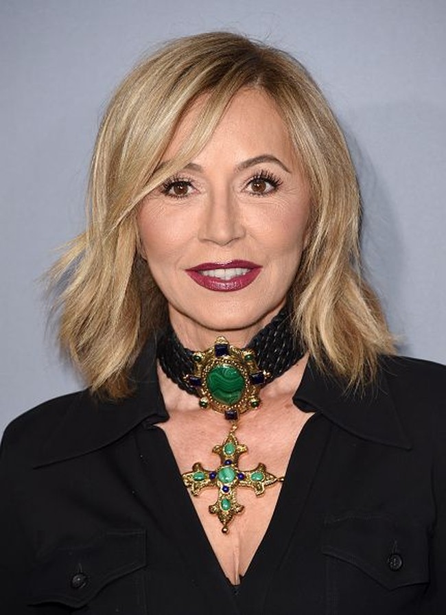 Anastasia Soare datang ke AS dengan bahasa Inggris terbatas. Ketika bekerja di sebuah salon, wanita 59 tahun tersebut sadar ia memiliki ketertarikan dengan alis. Ia pun mengingat bagaimana cara ibunya mencabut dan rasio emas yang dipelajari ketika kuliah seni lalu berusaha menerapkannya. Foto: Getty Images