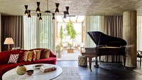 Di posisi delapan didapatkan oleh Soho House. Sebuah hotel swasta yang bermula di London. Sekarang mereka telah memiliki beragam hotel di dunia. (Soho House)