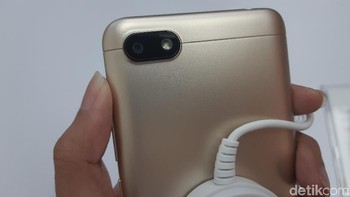 Sedangkan untuk kamera depan memiliki resolusi 5MP dengan AI Portrait Mode. (Foto: detikINET/Virgina Maulita Putri)