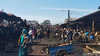 Pagi ini, Pasar Gedebage area pedagang sayuran basah banyak dikunjungi. Area tersebut menjadi lokasi kebakaran hebat yang melanda Pasar Gedebage pada Senin (3/9) sore kemarin.