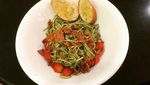Pesto Spaghetti yang Gurih Wangi Cocok Buat Makan Siang