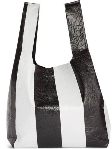 Tas kulit terbaru Balenciaga ini dijual Rp 18 juta.