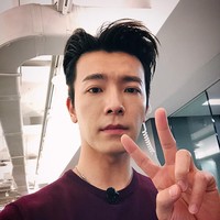 Inilah wajah mulus personel Super Junior, Lee Dong-Hae atau akrab disapa Donghae. Penyanyi 31 tahun ini menjadi salah satu sosok yang menarik perhatian di upacara penutupan Asian Games 2018 akhir pekan kemarin. Foto: Dok. Instagram