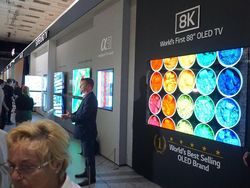 Penampakan Televisi 8K Super Cemerlang Samsung dan LG