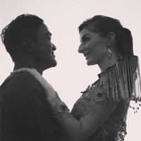 Pertemuan mereka diawali saat pria lulusan Universitas Andalas ini menjadi tour guide Jennifer yang tengah mengunjungi Padang, Sumatra Barat. Benih-benih cinta pun muncul hingga akhirnya mereka memutuskan untuk menikah. Foto: Instagram @jennifer_kumbara