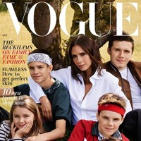 Boleh dibilang, ini adalah sampul majalah pertama Victoria bersama Brooklyn, Cruz, Romeo, dan Harper. Tidak ketinggalan, anjing kesayangan mereka bernama Olive. Namun, David, suaminya, tak tampak di foto saja. (Foto: Dok. British Vogue)