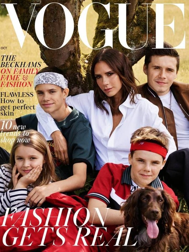 Boleh dibilang, ini adalah sampul majalah pertama Victoria bersama Brooklyn, Cruz, Romeo, dan Harper. Tidak ketinggalan, anjing kesayangan mereka bernama Olive. Namun, David, suaminya, tak tampak di foto saja. (Foto: Dok. British Vogue)