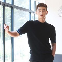 Selain karena akting dan ketampanannya, Park Seo Joon juga jadi favorit para wanita dalam variety show Youns Kitchen. Di sana, aktor yang kuliah di jurusan teater itu kerap menunjukkan kemampuannya menyiapkan makanan. Foto: Instagram
