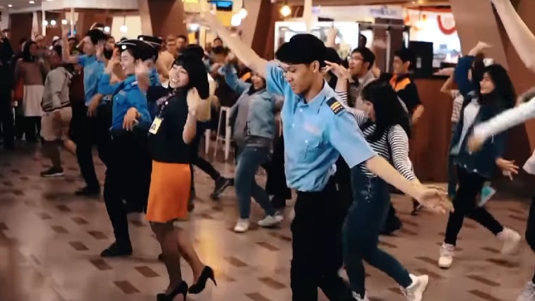 Cerita di Balik Flashmob Asian Games Bandara Bandung yang Viral Cerita di Balik Flashmob Asian Games Bandara Bandung yang Viral