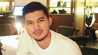 Pria berusia 30 tahun ini juga memiliki paras yang rupawan. Sama seperti sang kakak, Irwansyah. Ia kerap hangout bersama Irwansyah dan anggota keluarganya yang lain. Foto: Instagram eduardoguyonan  