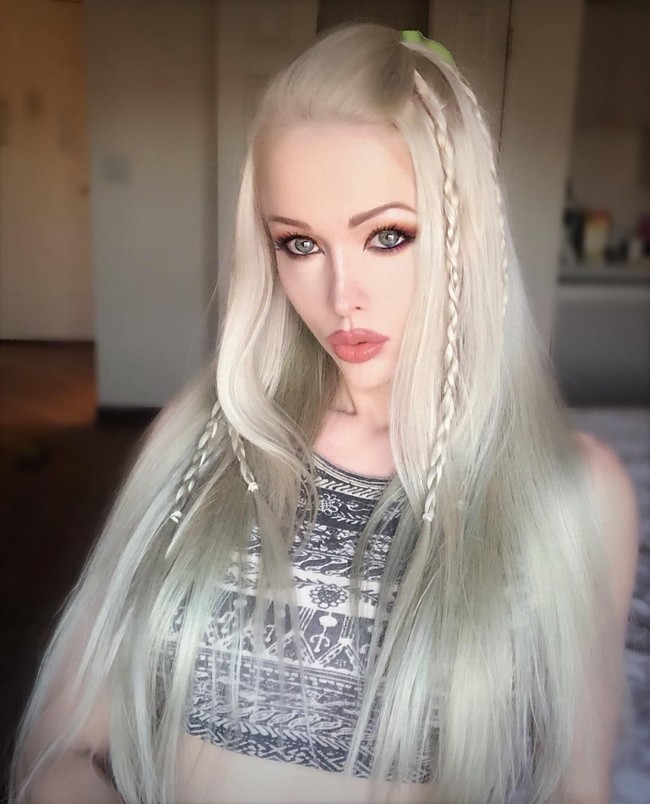 Dijuliki si wanita Barbie, Valeria kerap memamerkan keseksian dirinya kepada 536 ribu lebih pengikut di Instagramnya. Foto: Instagram