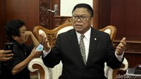 Selain itu, OSO menambahkan mengamuknya dolar menjadi momentum ekspor untuk Indonesia, karena produksi dari Indonesia akan dibeli dengan dolar yang saat ini memiliki nilai tukar yang tinggi.