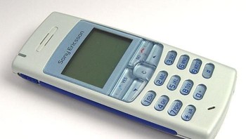 Ini adalah Sony Ericsson T00 yang dulu lumayan terkenal. Foto: UnwiredView