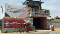 Rumah itu, kata Fauzi bediri tepat di atas lahan yang akan dibangun dua pancang di Pier 3 Jembatan Musi VI.