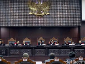 Suasana Sidang MK yang Putuskan Pilkada Sampang Diulang