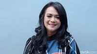 Shezy pun menceritakan bahwa dari hal kecil saja, ia dan suami bisa bertengkar hebat. Dan hal itu terjadi sejak delapan tahun lalu atau sedari awal menikah. Pool/Noel/detikFoto.