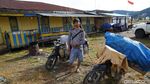 Foto: Perjuangan Pedagang Pegaf, Masuk Jurang Hingga Ditembak