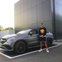 Ronaldo Pakai iPod Jadul Rp 300 Ribuan, tapi Mobilnya Miliaran