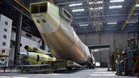 Cerita ini belum berakhir, Antonov tetap optimis akan menerbangkan An-225 kedua. Jika selesai, pesawat Antonov An-225 akan memiliki panjang 84 meter atau 9 meter lebih panjang dari pesawat penumpang terbesar di dunia, Airbus A380 super jumbo. Sayap-sayapnya memiliki rentang panjang 88,4 meter (Pavlo Fedykovych/CNN Travel)