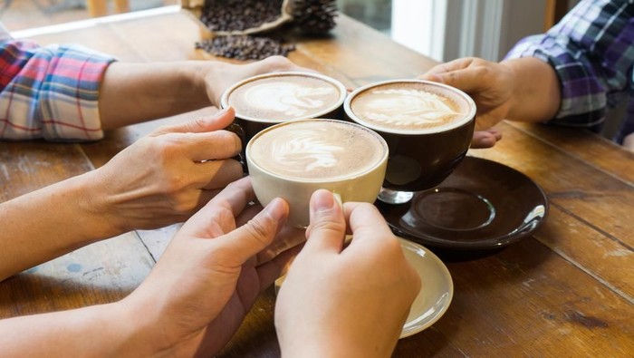 Minum kopi sesuai rekomendasi disebut peneliti tidak berbahaya untuk jantung. (Foto: Shutterstock) Minum kopi sesuai rekomendasi disebut peneliti tidak berbahaya untuk jantung. (Foto: Shutterstock)