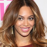 BeyonceBeyonce juga termasuk wanita yang berwajah sempurna berdasarkan perhitungan rasio emas. Bentuk wajah ibu tiga anak tersebut disebut hampir sempurna dengan skor 92,44%. Tapi fitur paling menarik darinya adalah alis dan dagu. Foto: Getty Images