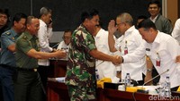 Panglima TNI Marsekal Hadi Tjahjanto juga menuturkan, fokus anggaran di 2019 itu akan lebih banyak ke pembangunan infrastruktur dan juga melengkapi material untuk pasukan khusus.  Anggaran yang paling besar dari alokasi TNI menurutnya juga akan dikeluarkan untuk pengadaan alutista. Anggaran TNI ini masuk dalam pagu anggaran Kementerian Pertahanan.