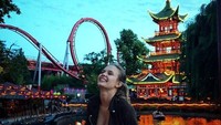 Berdarah asli Denmark, Josephine senang bermain ke Tivoli Amunsement Park saat pulang kampung. (josephineskriver/Instagram)