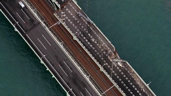 Begini Kerusakan Jembatan Bandara Kansai yang Ditabrak Tanker