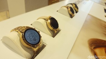 Merek papan atas lain seperti Michael Kors juga ada. (Foto: detikINET/Muhamad Imron Rosyadi)