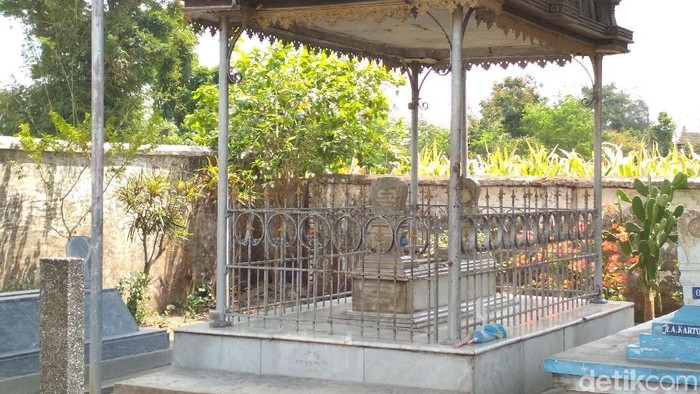 Terpopuler: Makam Pemilik Ajian Pancasona, Tergantung di Atas Tanah