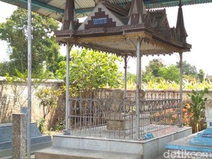Terpopuler: Makam Pemilik Ajian Pancasona, Tergantung di Atas Tanah