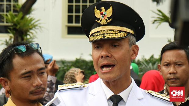 Gubernur Jawa Tengah Ganjar Pranowo belum berencana mengajukan PSBB meski sudah banyak kasus positif virus corona di wilayahnya 