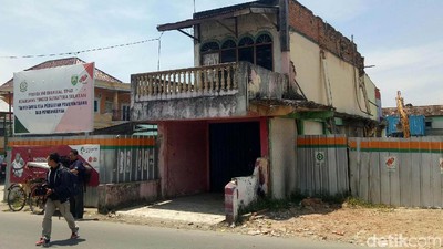 Penampakan Rumah di Tengah Proyek Jembatan Musi VI Palembang