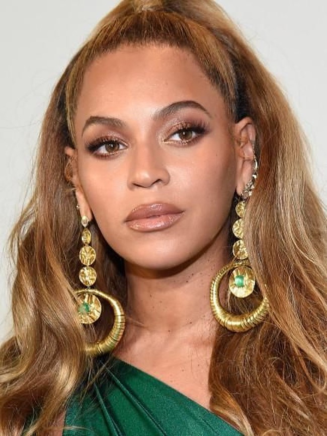 Sementara, ini penampilannya di 2017. Sinar di wajahnya masih sama. Beyonce memang selalu punya energi positif hingga terpancar ke luar.  Foto: Getty Images