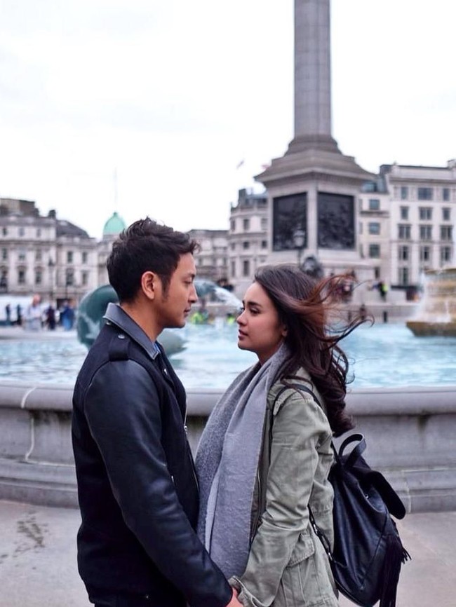 Membintangi film London Love Story, Dimas Anggara dan Michelle Ziudith sukses membuat baper penonton film mereka. Apalagi keduanya terus berpasangan hingga sekuel ketiga film tersebut. Foto: Instagram