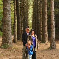 Lusy Rachmawati yang dulu tergabung dalam grup AB Three kini tinggal di Australia sejak 2016. Selain menjadi ibu dari satu anak, Lusy di keseharian juga disibukkan dengan profesi baru yang berbeda dari dunia keartisan. Berawal dari merasa bosan, ia kemudian terjun jadi perawat lansia. Foto: Instagram