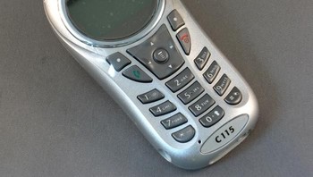 Ini juga ponsel murah Motorola zaman dulu buat remaja yang ingin hemat, Motorola C115. Foto: UnwiredView