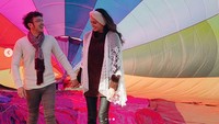Dimas Anggara dan Nadine Chandrawinata saat ini sedang berada di New Zealand. Dok. Instagram/nadinelist