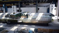 Hanggar itu tentu saja terlihat berukuran raksasa. Pesawat Antonov An-225 dirancang oleh para insinyur Uni Soviet pada masa-masa akhir Perang Dingin untuk proyek luar angkasa mereka (Pavlo Fedykovych/CNN Travel)  
