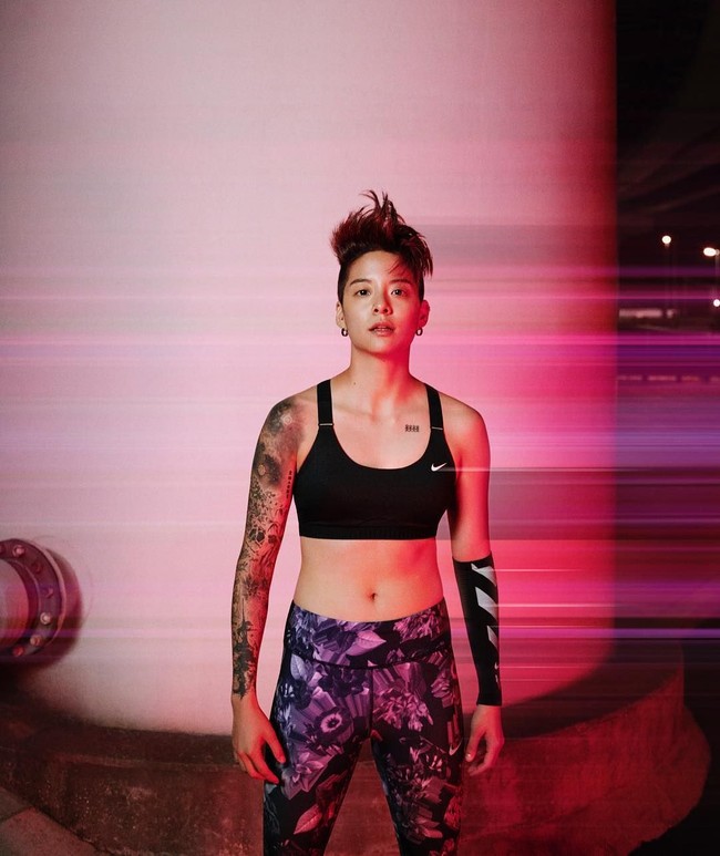 Sejak debutnya, Amber FX dikritik karena penampilan boyish-nya yang tidak sesuai. Tapi, dia sekarang mencintai bentuk tubuh dan gayanya sendiri. Untuk waktu yang lama orang membuat saya merasa malu dengan tubuh saya. Maka saya menjadi malu dengan tubuh saya. Orang-orang menginginkan saya menjadi lemah karena itulah yang seharusnya dilakukan oleh seorang gadis. Saya akan selalu terus bekerja keras, menjadi lebih kuat, dan belajar untuk mencintai diri sendiri, ketidaksempurnaan dan semuanya, tulis Amber di akun Instagramnys Foto: Istimewa