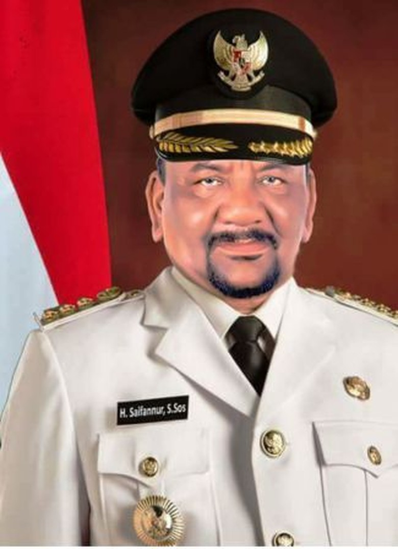 Sederet Larangan Bupati Saif: Soal Ngopi hingga Arah Layar TV Sederet Larangan Bupati Saif: Soal Ngopi hingga Arah Layar TV